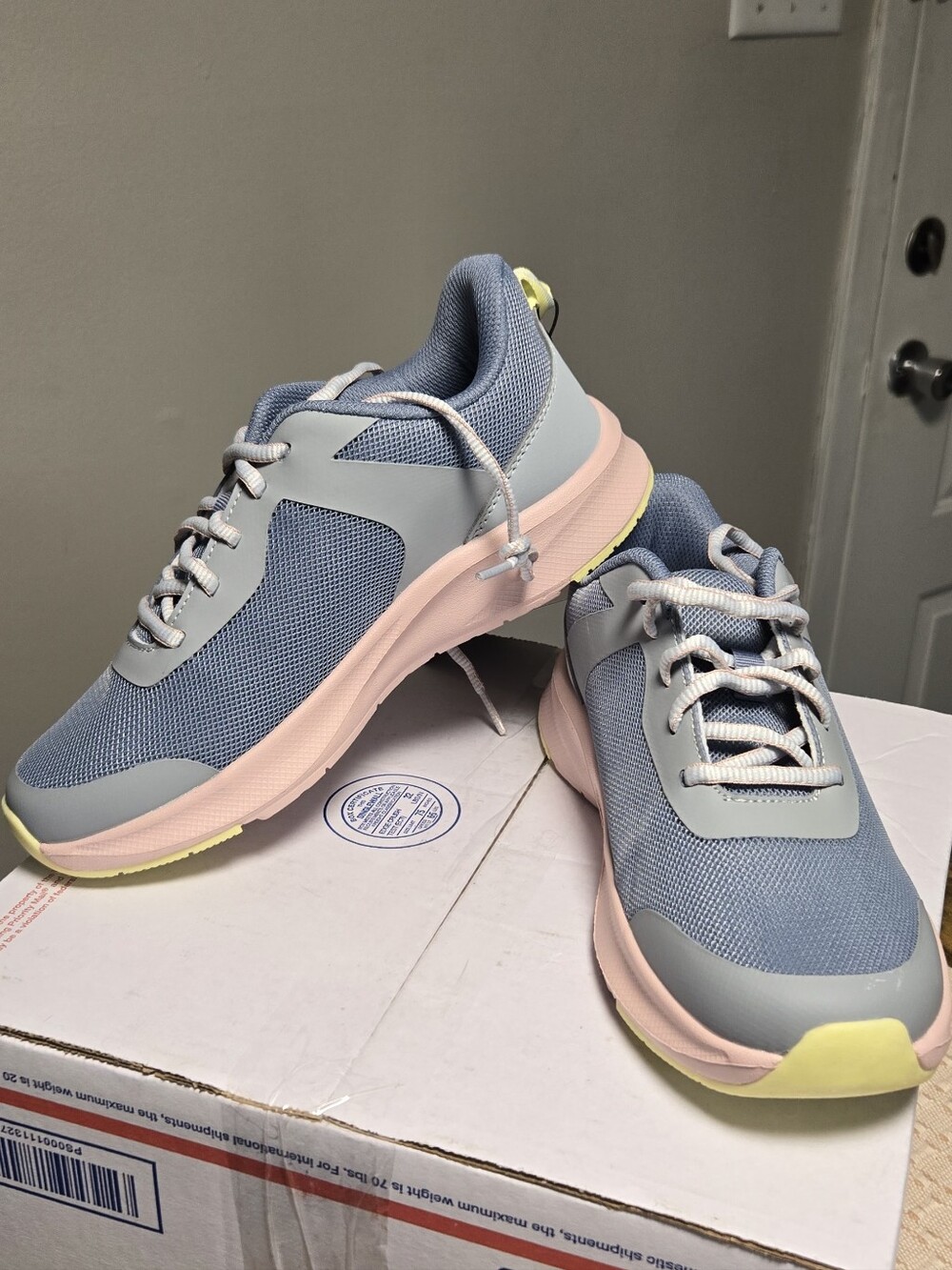 Blue & pink sneakers size US 7. brand new with tag no box #athletic #running